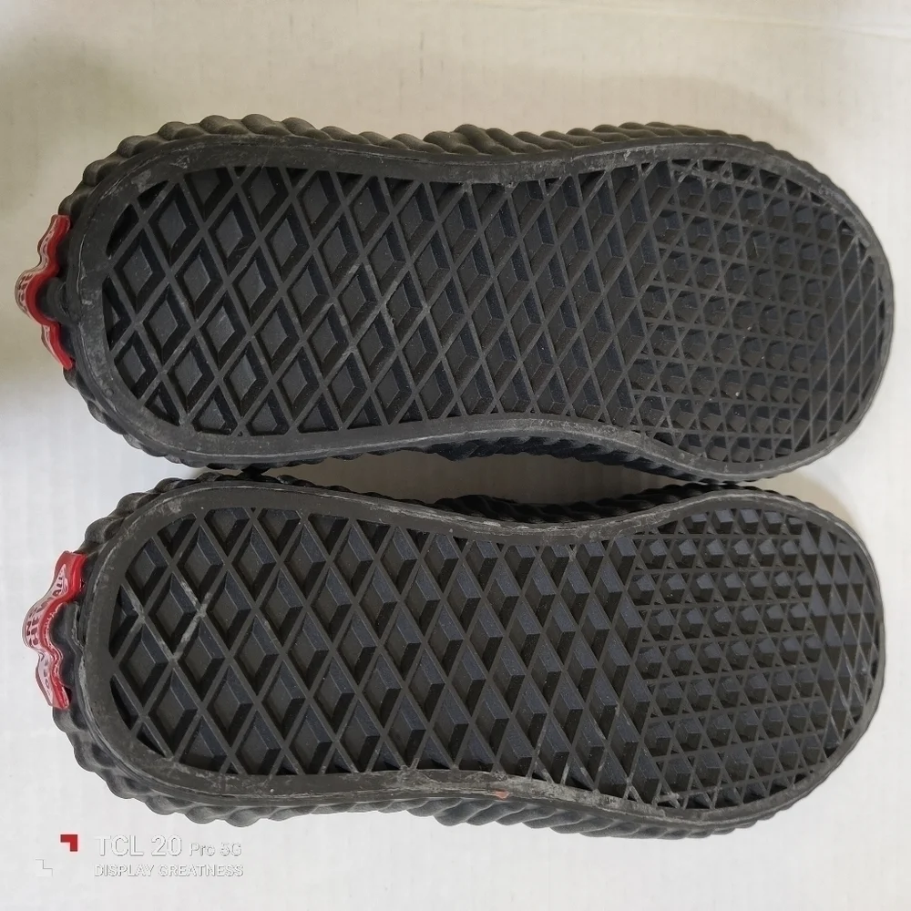 Vans Off The Wall Unisex X Marvel Leather Slip-On Shoes Black Widow 5 6.5 - Picture 6 of 11